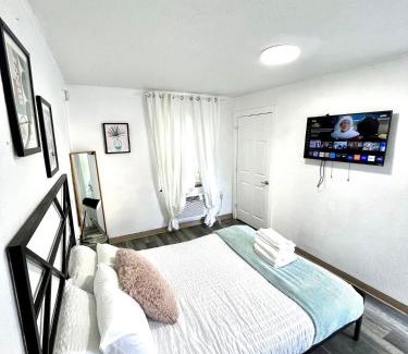 Clearwater House | Stylish 1q Unit With Pool 11 Handicap Access
