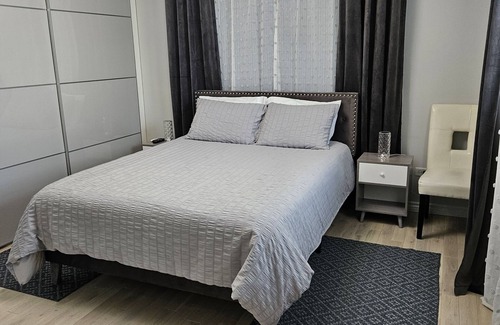 Bridgeview House | Stylish 1st floor of the house in Chicago suburbs