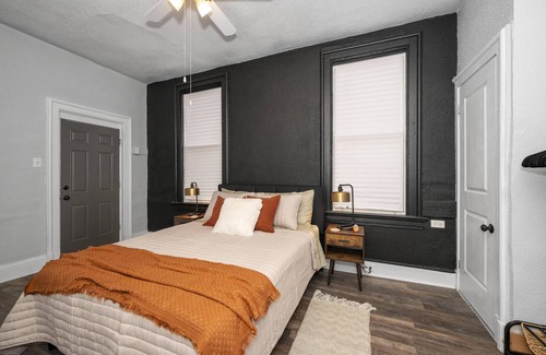 Walnut Hills Condo | Stylish 2 BDR Duplex in Walnut Hills! Close to All Attractions, Walk to Dining