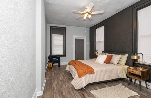 Walnut Hills Condo | Stylish 2 BDR Duplex in Walnut Hills! Close to All Attractions, Walk to Dining