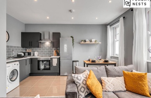 Norwich Apartment | Stylish 2 Bed, 2 Bath Apartment with Free Parking