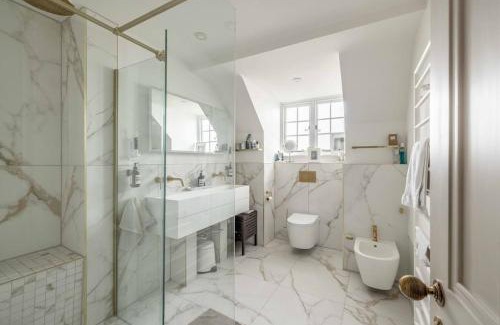 Windsor Apartment | Stylish 2 Bed/2 Bath Flat In The Heart Of Windsor
