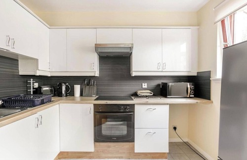 Central Aberdeen Apartment | Stylish 2-Bed Apartment w/Kitchen, UltraFast WiFi