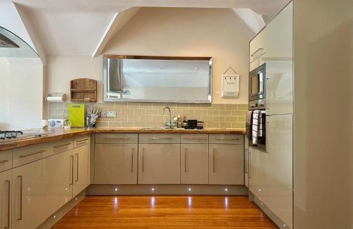 Begbroke Apartment | Stylish 2 Bed Apartment sleeps 4