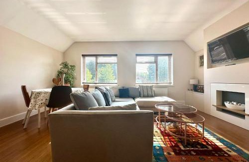 Begbroke Apartment | Stylish 2 Bed Apartment sleeps 4