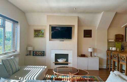 Begbroke Apartment | Stylish 2 Bed Apartment sleeps 4