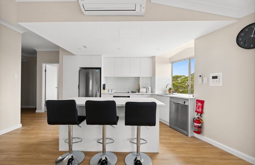 Camperdown Apartment | Stylish 2-Bed Camperdown Apartment with Balcony