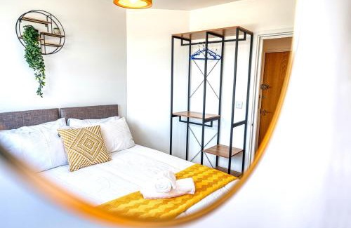 Basingstoke Apartment | Stylish 2 bed flat in Basingstoke By 20Property Stays Short Lets & Serviced Accommodation