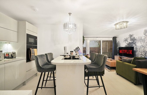 Haverstock Apartment | Stylish 2 Bed Flat in London - Garden