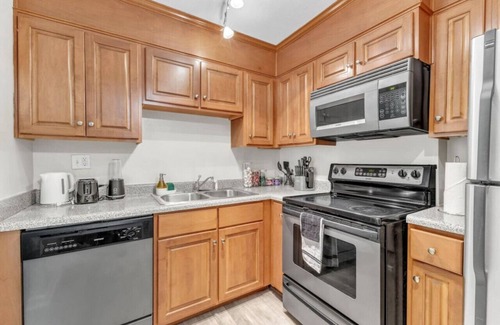 Crabtree Apartment | Stylish 2 Bed Suite—in Crabtree Valley Raleigh!