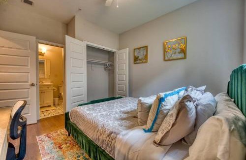 Fairlawn Apartment | Stylish 2-Bedroom/2Bath Hideaway