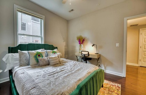 Fairlawn Apartment | Stylish 2-Bedroom/2Bath Hideaway