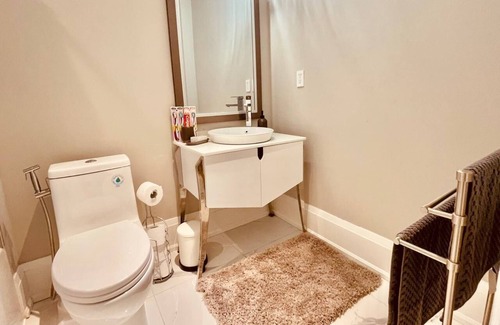 North York Apartment | Stylish 2 bedroom Apt, 5 min to Sheppard Subway