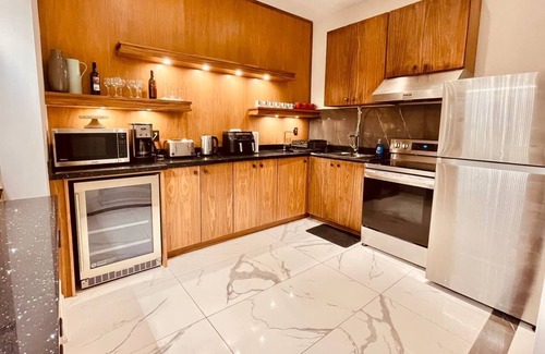 North York Apartment | Stylish 2 bedroom Apt, 5 min to Sheppard Subway