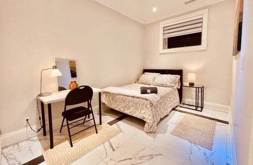 North York Apartment | Stylish 2 bedroom Apt, 5 min to Sheppard Subway