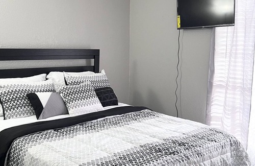 Abilene Apartment | Stylish 2 Bedroom Apartment w/ Wifi