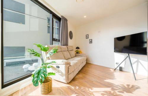 Newton Apartment | Stylish 2-Bedroom Apartment in Central Auckland