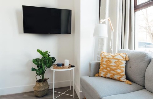 Valentines Apartment | Stylish 2 Bedroom Flat in Ilford, London