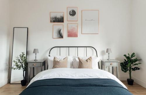 Valentines Apartment | Stylish 2 Bedroom Flat in Ilford, London