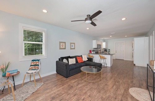 South Pensacola Apartment | Stylish 2 bedroom home close 2 Dtown, NAS, and BCH