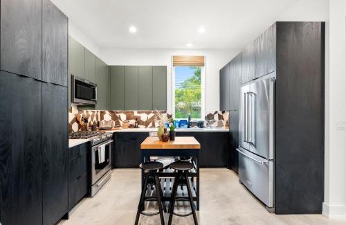 South Manchaca House | Stylish 2 bedroom Retreat in South Austin
