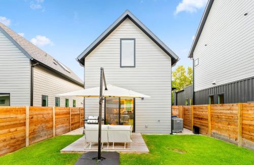 South Manchaca House | Stylish 2 bedroom Retreat in South Austin