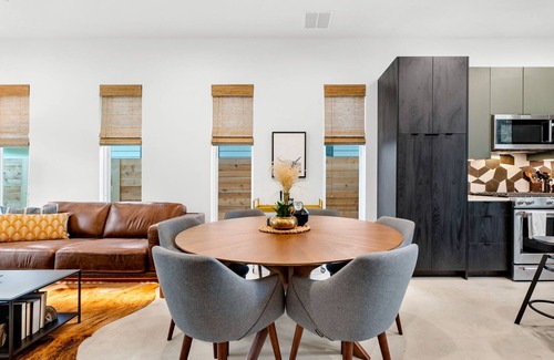 South Manchaca House | Stylish 2 Bedroom Retreat in South Austin