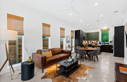 South Manchaca House | Stylish 2 Bedroom Retreat in South Austin