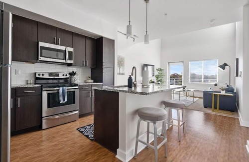 Grandview Heights House | Stylish 2 Bedroom With Pool