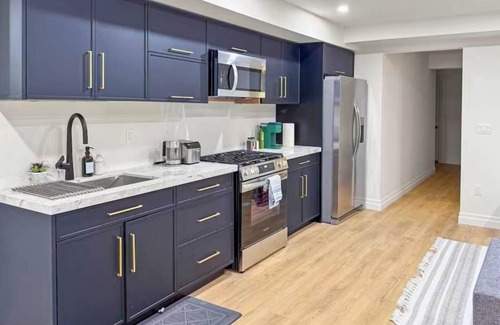 LaSalle Apartment | Stylish 2-BR Basement Suite with Private Entrance