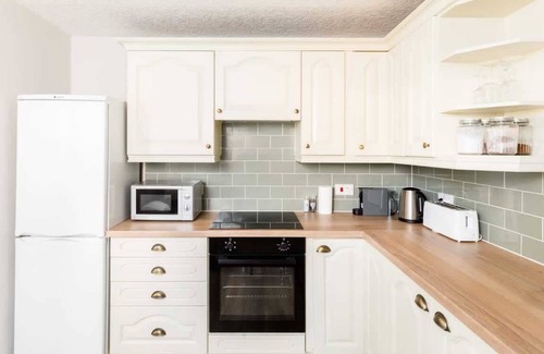 Leamington Spa Apartment | Stylish 2-bed in Leamington Spa w/parking