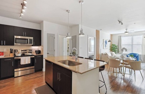 Frisco Apartment | Stylish 2B near Legacy West Wi-Fi, Fitness, Pool