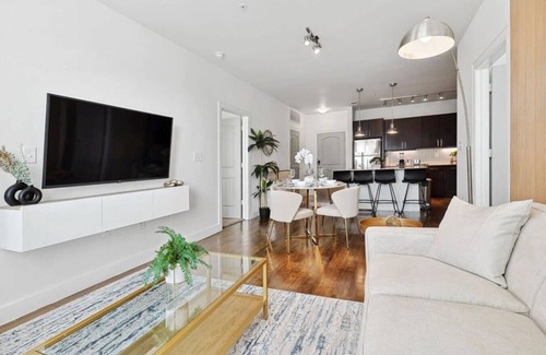 Frisco Apartment | Stylish 2B near Legacy West Wi-Fi, Fitness, Pool