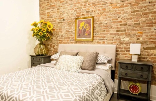 Old City Apartment | Stylish 2BD Loft in the Heart of Old City