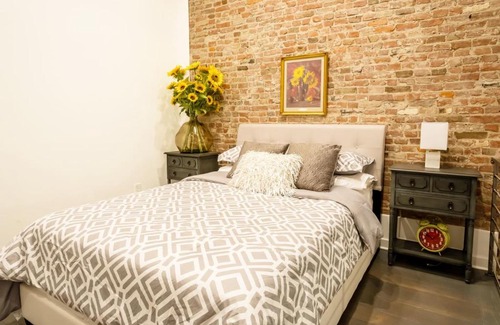 Old City Apartment | Stylish 2BD Loft in the Heart of Old City