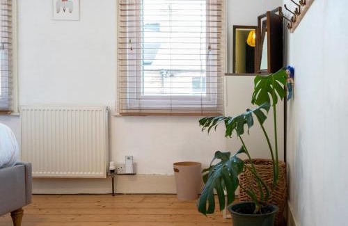 Oxford House | Stylish 2BD with Private Garden and Sauna