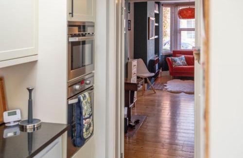 Oxford House | Stylish 2BD with Private Garden and Sauna