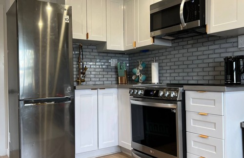Fairbank House | Stylish 2BDRM 3BED