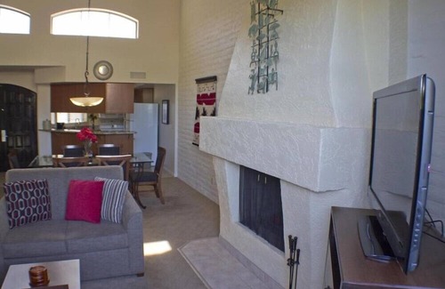 Arcadia Condo | Stylish 2BR Condo with Hot Tub at Scottsdale Camelback Resort