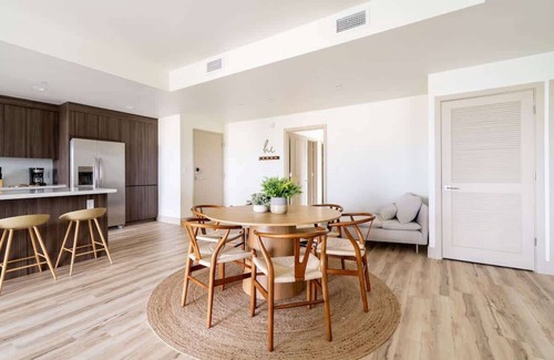 Parkside Apartment | Stylish 2BR Hollywood Condo - Workspace & Parking