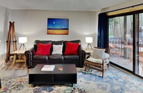 Peak 8 House | Stylish 2BR Home Near Skiing with Hot Tub Access