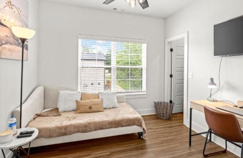 Fayetteville House | Stylish 2BR Home Near University of Arkansas