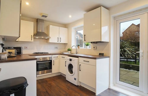 Grenoside House | Stylish 2BR Home w/Garden and Parking in Sheffield