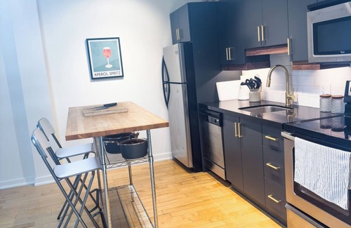 Riverdale Apartment | Stylish 2BR Industrial Loft in Trendy Leslieville – Walk to Shops & Dining