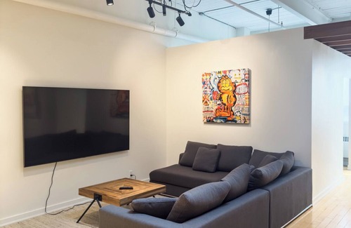 Riverdale Apartment | Stylish 2BR Industrial Loft in Trendy Leslieville – Walk to Shops & Dining