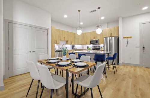 Far North Dallas Apartment | Stylish 2BR Near Galleria with Pool and Gym