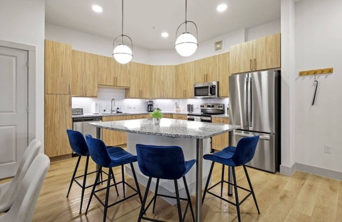 Far North Dallas Apartment | Stylish 2BR Near Galleria with Pool and Gym