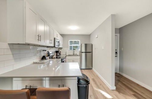 Hyde Park Apartment | Stylish 2BR Near UT Hyde Park Evonify