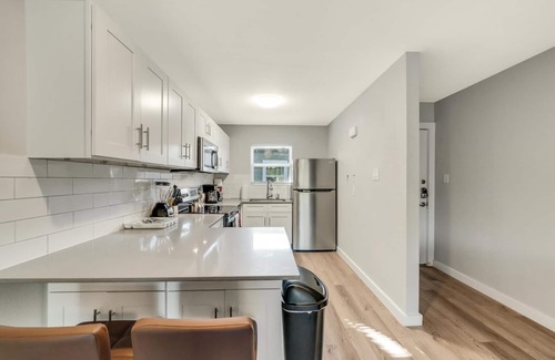Hyde Park Apartment | Stylish 2BR Near UT Hyde Park Evonify