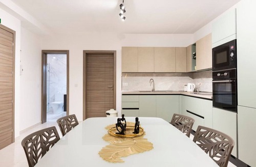 Gzira Apartment | Stylish 2BR Steps Away from the Promenade's Scene